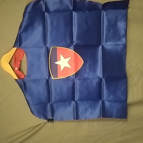 Superhero Cape Capt American Satin Cape wash in cold & air dry 26.5 x 26 inches - Picture 4 of 4